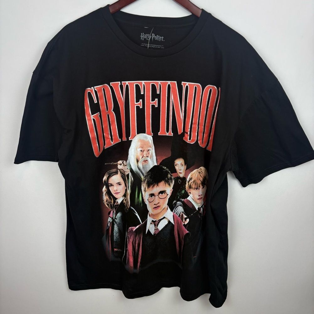 NWT Hot Topic Harry Potter Gryffindor Graphic T-Shirt